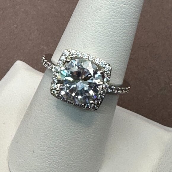 Sparkling Faceted Clear Crystal Square Halo Silver-Tone Ring Size 8. - Picture 8 of 16